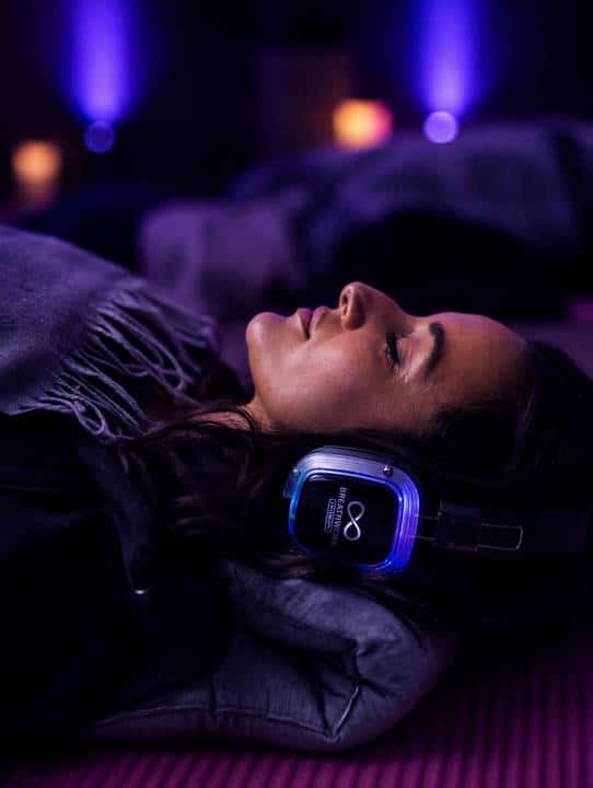 Séance Breathwork Infinity® immersive avec participants au casque